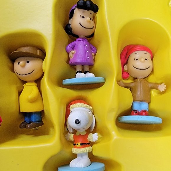 A Charlie Brown Christmas Game Figures Charlie Brown Lucy Snoopy Linus Decorate - Picture 5 of 12